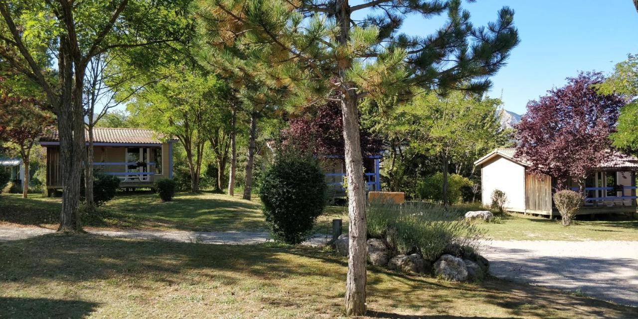 Camping Le Couriou Recoubeau-Jansac ภายนอก รูปภาพ