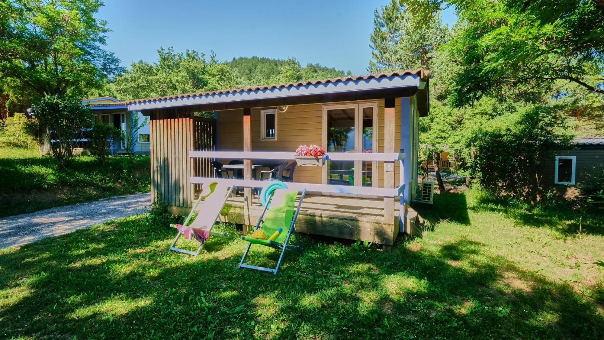 Camping Le Couriou Recoubeau-Jansac ภายนอก รูปภาพ