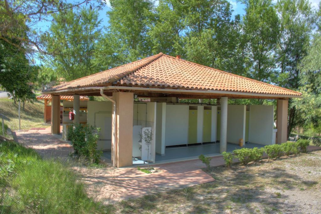 Camping Le Couriou Recoubeau-Jansac ภายนอก รูปภาพ