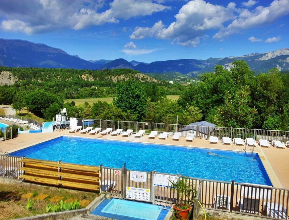 Camping Le Couriou Recoubeau-Jansac ภายนอก รูปภาพ