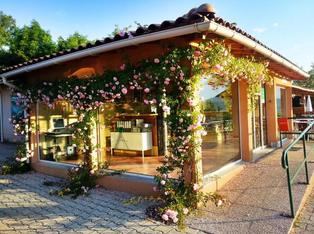 Camping Le Couriou Recoubeau-Jansac ภายนอก รูปภาพ